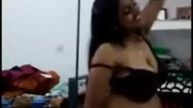 BUSTY INDIAN GIRL DANCING IN BRA PANTY