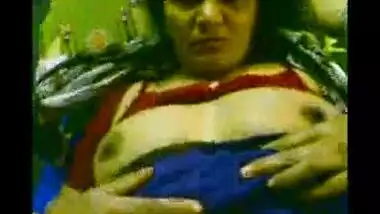Fingering Hot Mallu Aunty’s Pussy