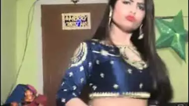 Priya new video ,Navel dance on song Bandh kamre mein pyar karenge
