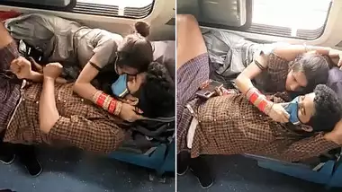 Punjabi Train Bus Tuch Porn Video free sex videos at Indianpussyporn.com