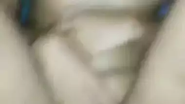 Man fucks a desi girl’s tight pussy in hardcore xxx video