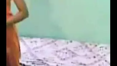 Hidden livecam mms sex scandal of desi bhabhi oozed online!