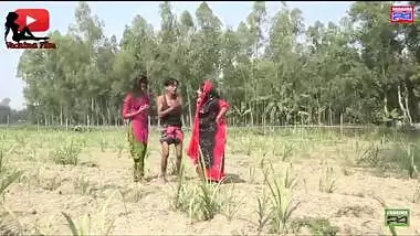 Desi cute teen show her small boobs on Bengali film