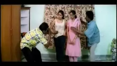 Sexy Girl Enjoyed on Bed in Bra Navel Kiss Groping