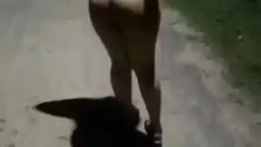 Hot Indian Babe Priya Nude Outdoor Show-2