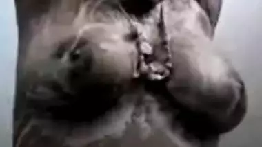 Mallu Bhabhi Bathing