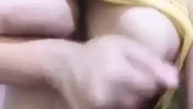Indian girl makes viewers understand that she likes when her tits are squeezed