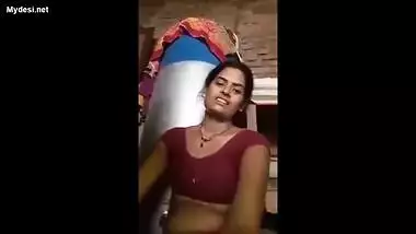 Village bhabhi showing boobs pussy