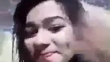 Cute Guwahati college girl nude MMS video