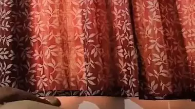Desi Bhabhi Give Handjob