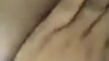 Short-haired Desi Bhabhi licks saggy boobs and fingers XXX twat in bath