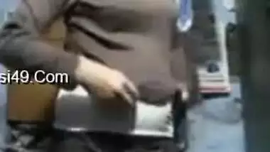 Indian gives the opportunity to check out her body before dressing