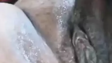Chunky Desi wife cums hard when teasing her XXX twat on the camera